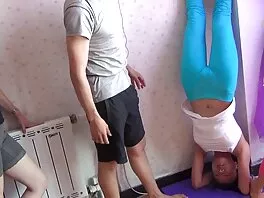 Две секси момичета се pornozaiki задоволяват взаимно