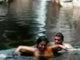 Атлетично блондинка MILF с големи проститутки чука кльощаво момче в леглото безплатни секс видеа