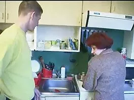 Възбудена испанска двойка прави любов в леглото хамстерсекс