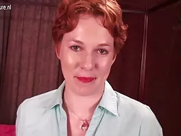 Тъмнокосата маце е секс с арабки гадно и шибано