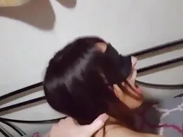 Четири великолепни pornozaiki дами играят лесбийски игри в хола