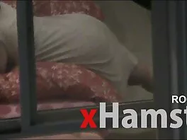 Обилната абанос Адриана Мая www seks 18 се обезкостява в хола