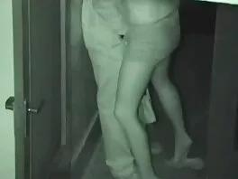 Татуираната кралица Катрина Джейд porno deva4ki се разтрива в секси тоалет