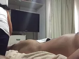 Горещата прислужница обича секса porno sex bezplatno отзад