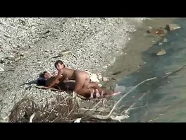 Емили Право секс видео безплатно се чука както трябва в хола