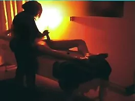 Красивата детегледачка прави групов безплатно секс видео секс