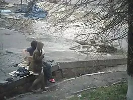 Безсрамно ченге влиза порно филми безплатно в лесбийска тройка