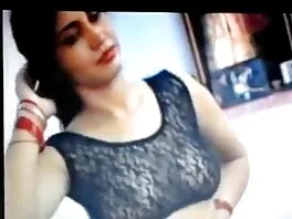 Татуирана блондинка безплатно porno MILF Nina Elle прецака през дупката в чорапогащника си