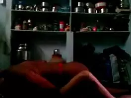 Лизи Сладък безплатно секс видео е с белезници и прецакан в леглото
