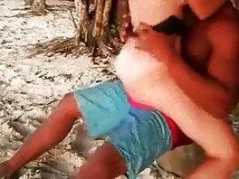 Палавата ученичка иска да спечели малко секс безплатно видео пари